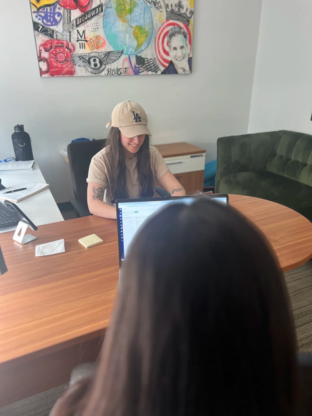 Entrevue de recrutement chez Laperle Corp, agence de placement à Montréal et cabinet de chasseurs de têtes.